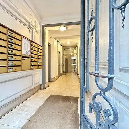 Brand New Flat Near Eiffel Tower * 巴黎