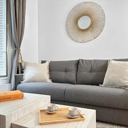 Brand New Flat Near Eiffel Tower * 巴黎