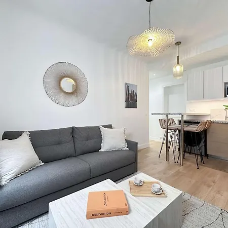 Porte De Versailles - Executive With Lift For 4 *